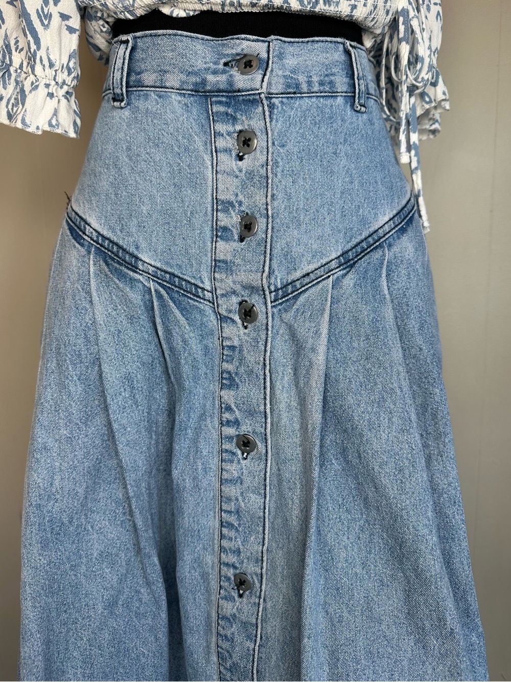 High-Waist Light Blue Denim Wash, Vintage Button-Front Midi Skirt